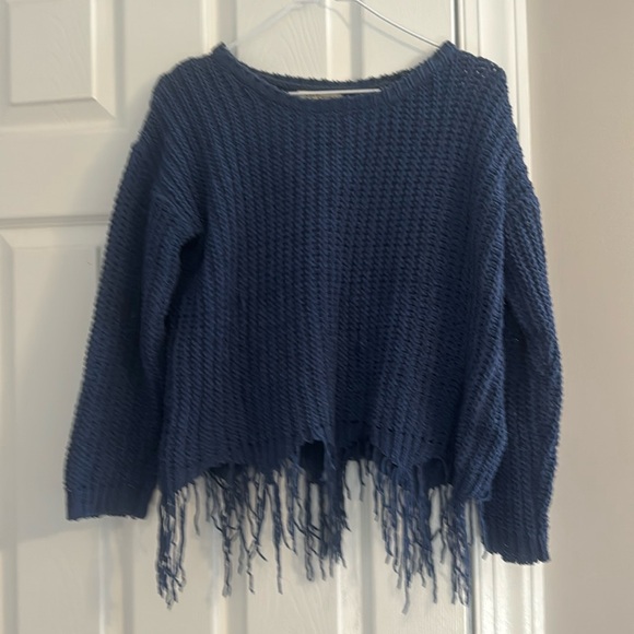 Cozy Casual Blue fringed cropped bottom sweater size Small/Medium - Picture 1 of 1